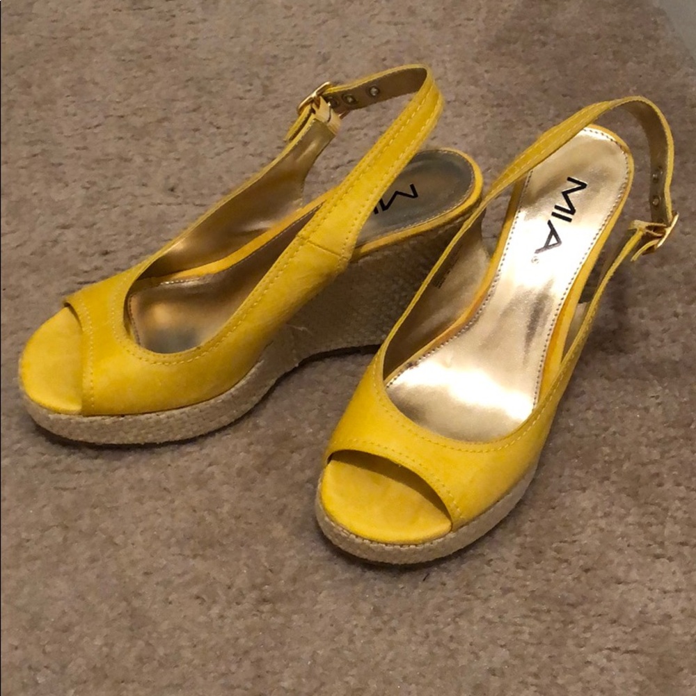 Mia wedges